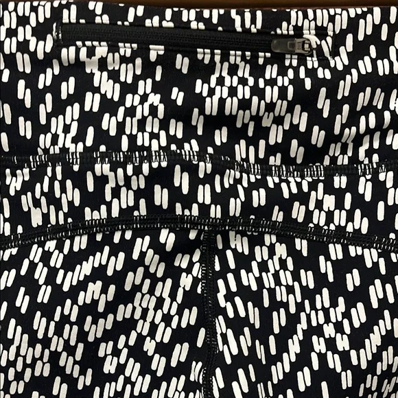 Women’s Lux Nike Dri Fit Black & White Mesh Leggings. Small. - Picture 4 of 5